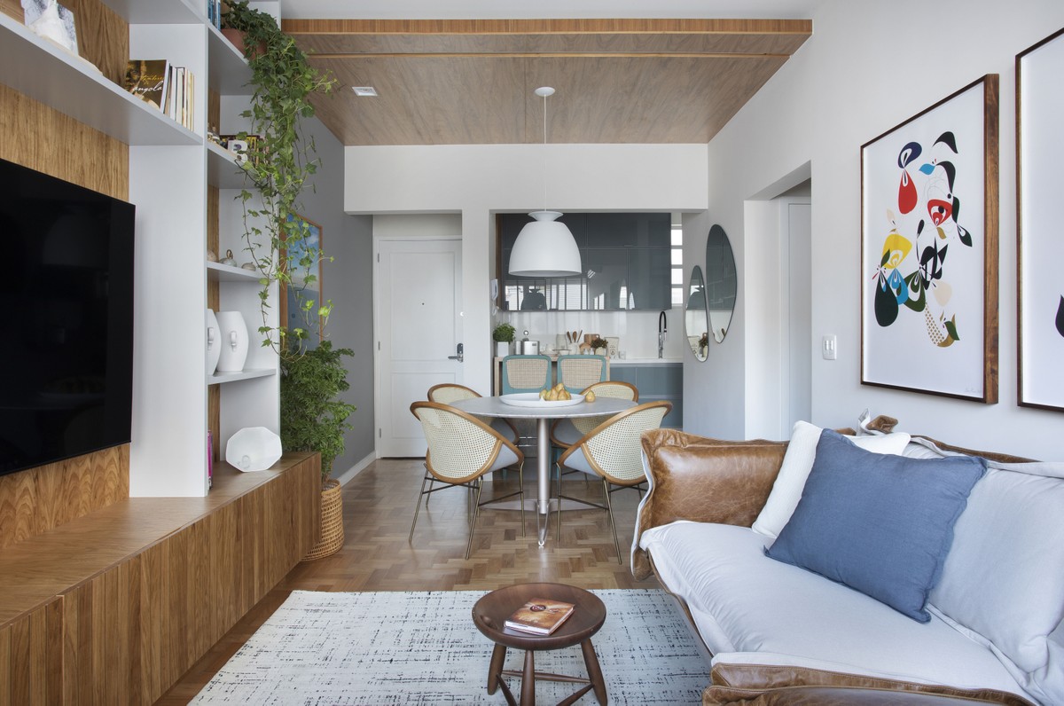 Apartamento de 85 m² com decoração prática e peças de design assinado
