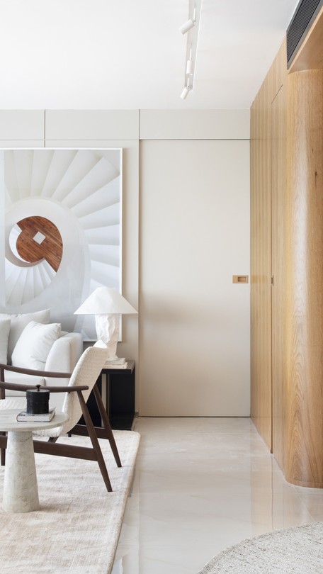 Décor do dia: área social com esquadrias e painéis de madeira